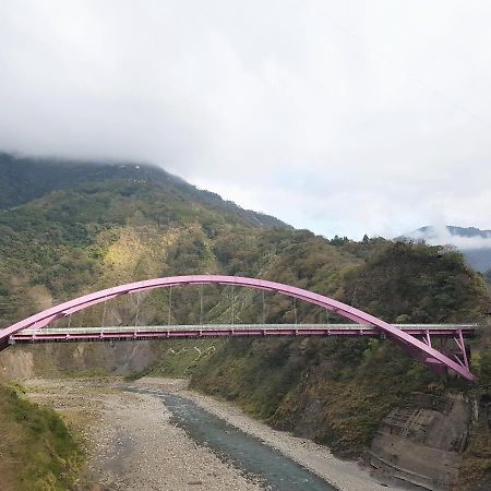 拉拉山周家渡假旅館 Hualing Exterior foto