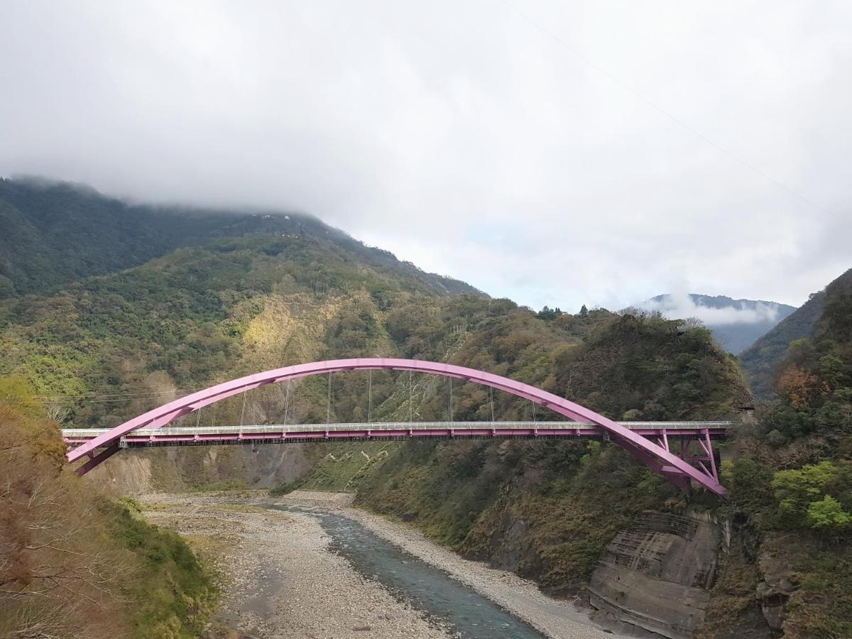 拉拉山周家渡假旅館 Hualing Exterior foto